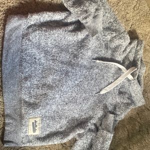 grey fluffy hollister sweatshirt